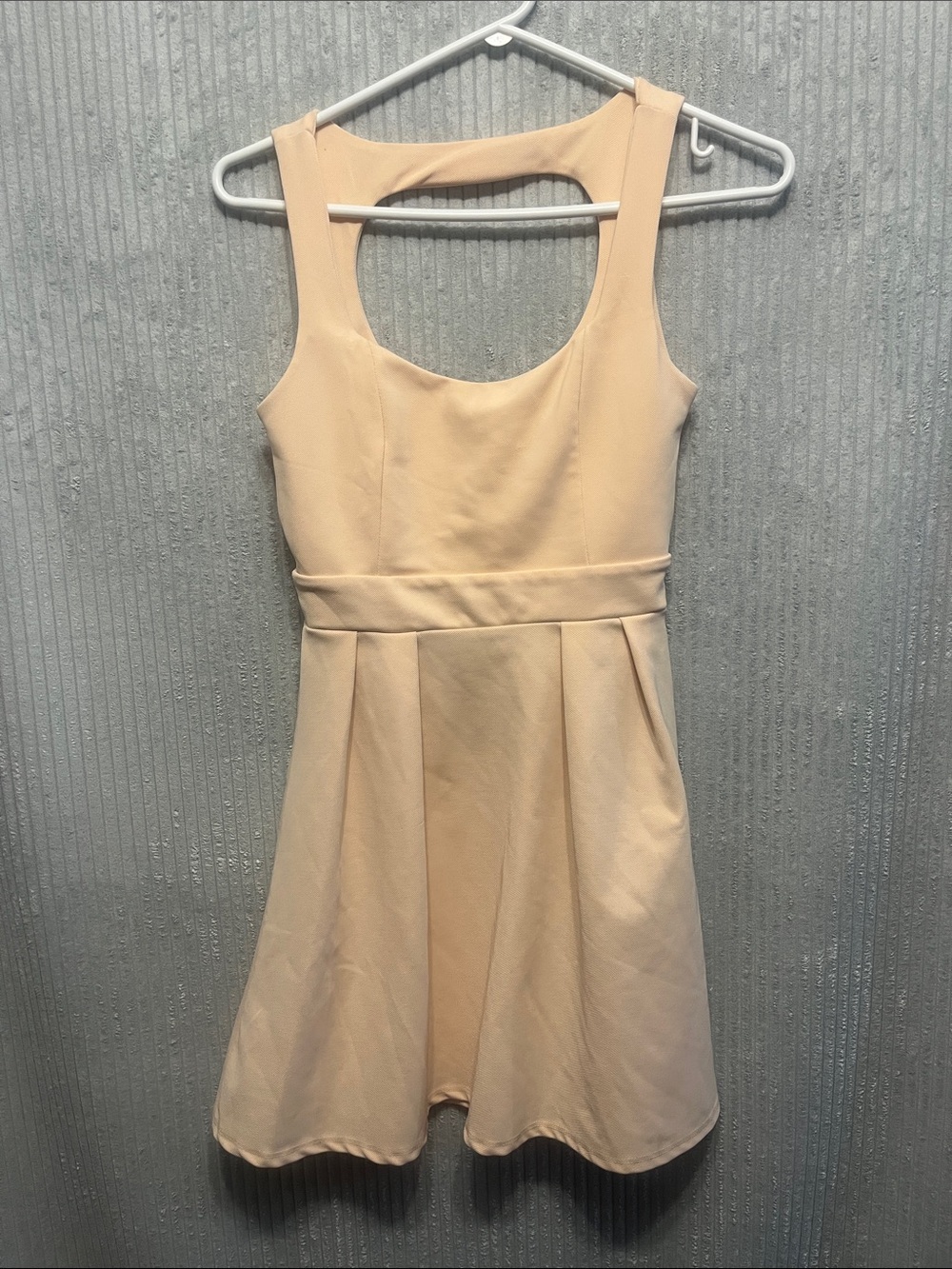 Eunishop Sleeveless Cream Fit-and-Flare Mini Dress with Cutout Back Small